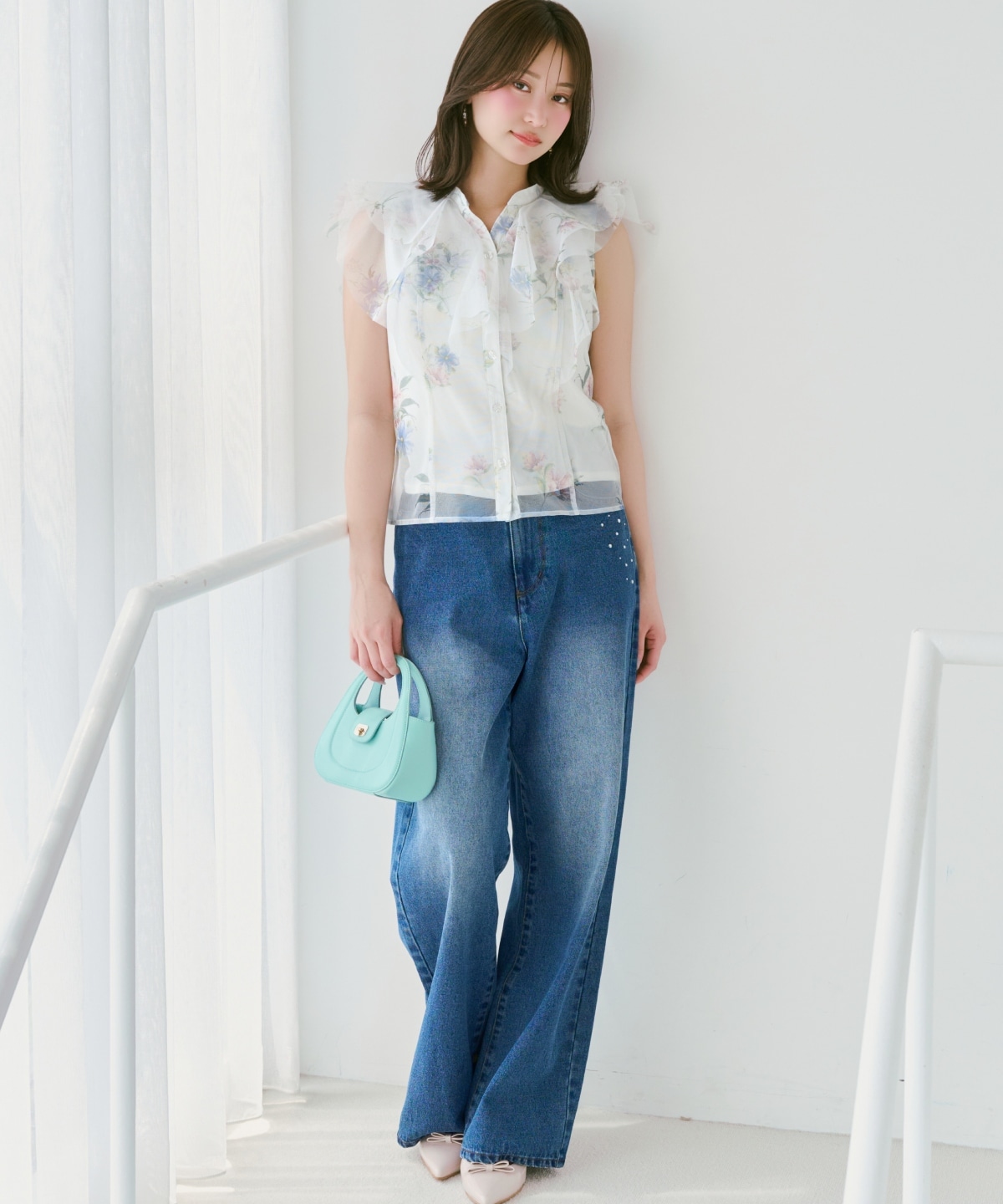 フラワーメッシュラッフルブラウス