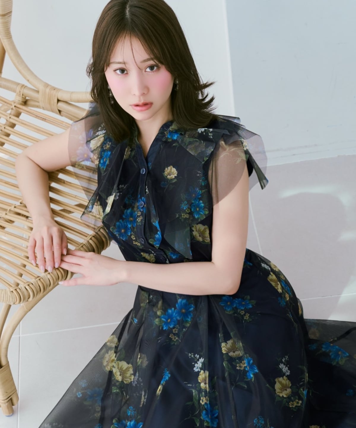 フラワーメッシュラッフルブラウス