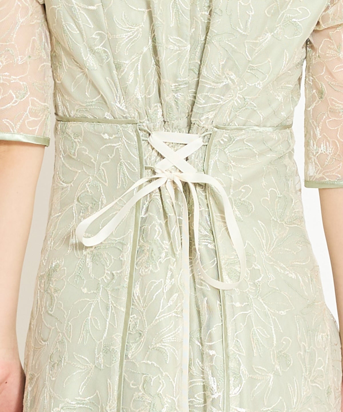 パイピングライン刺繍ワンピース