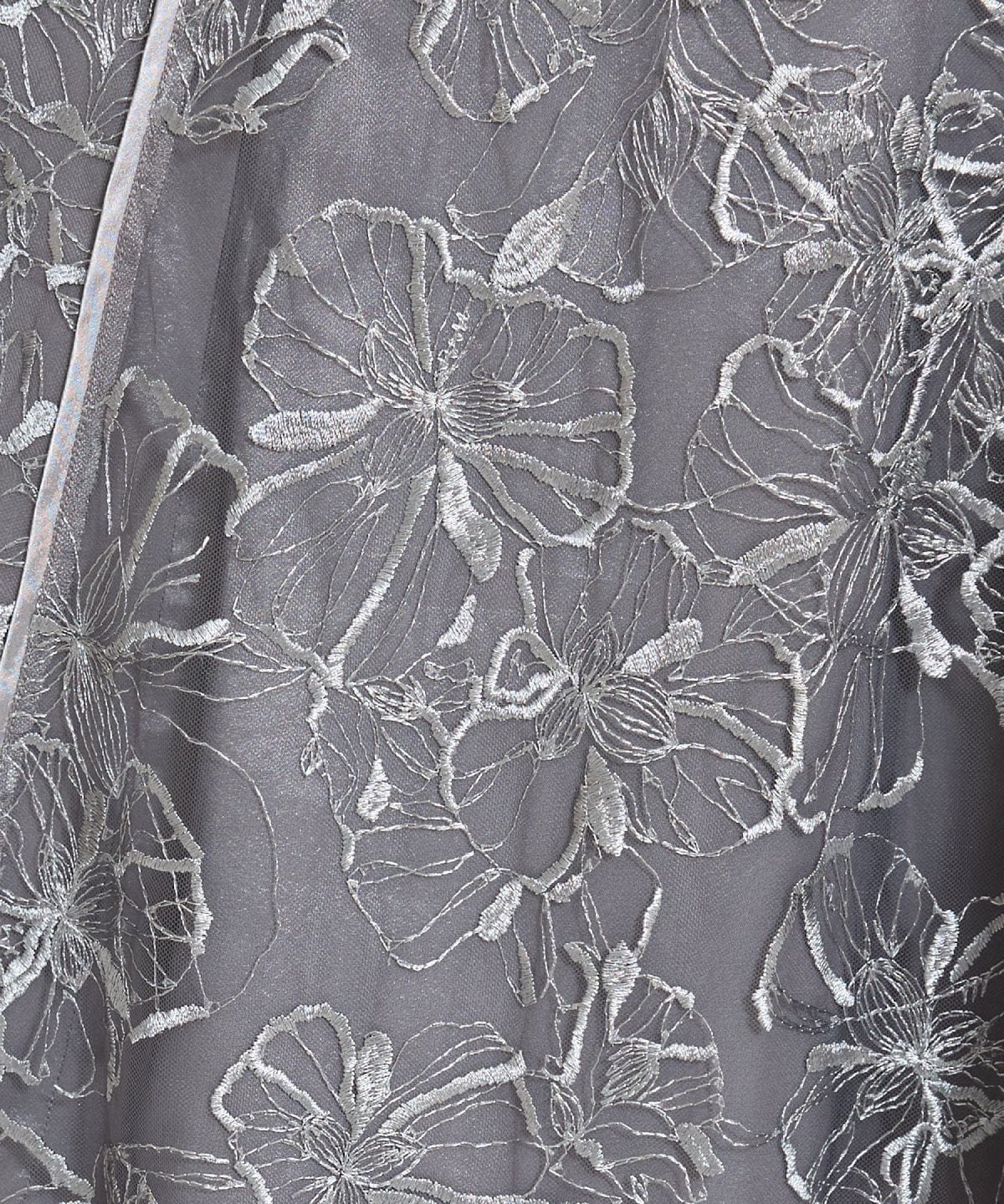 パイピングライン刺繍ワンピース