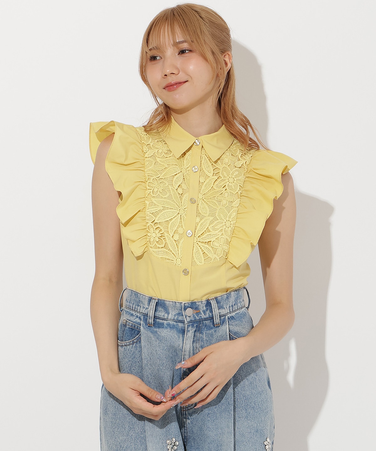 肩フリル刺繍シャツ