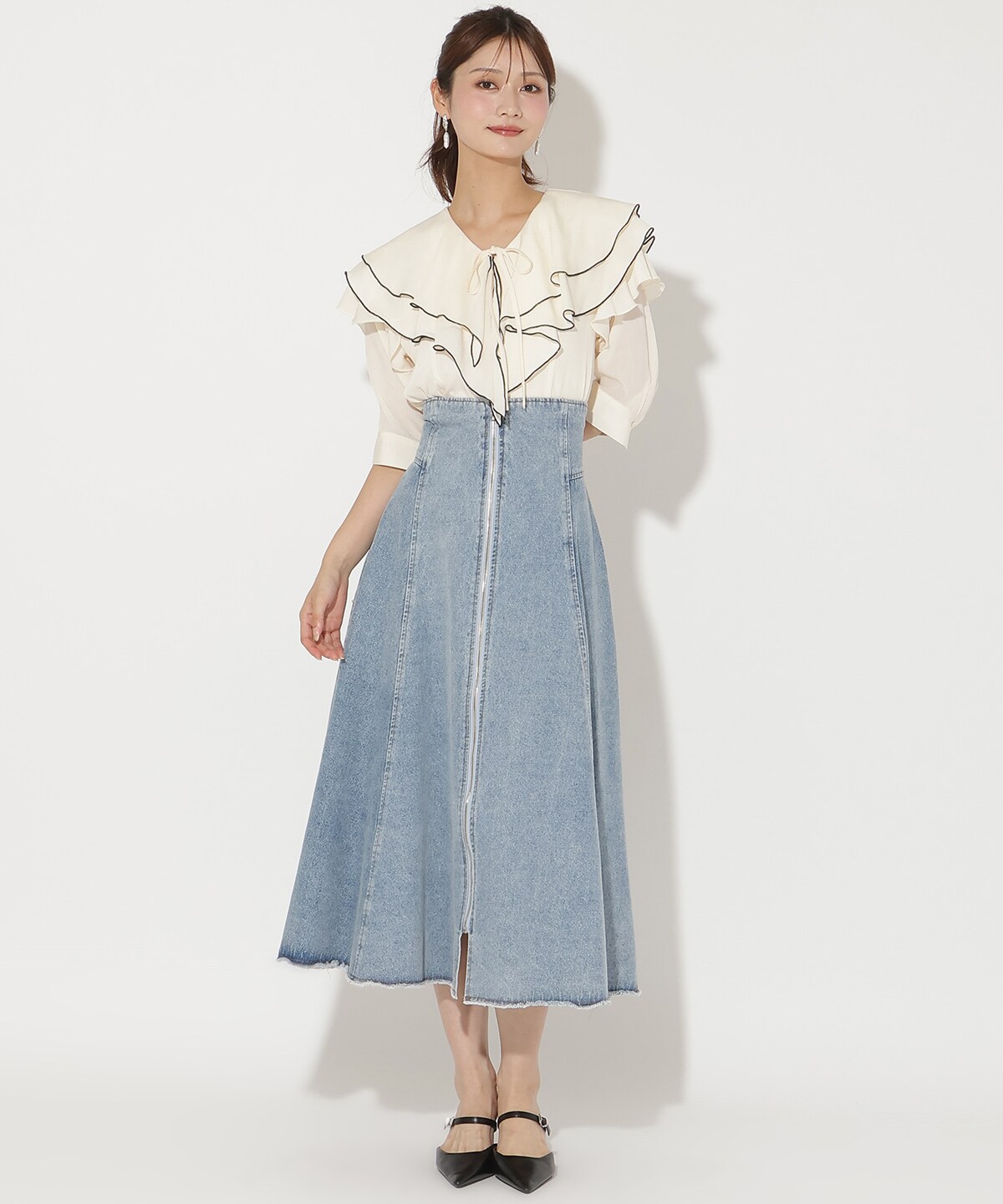 ラッフルハーフスリーブブラウス