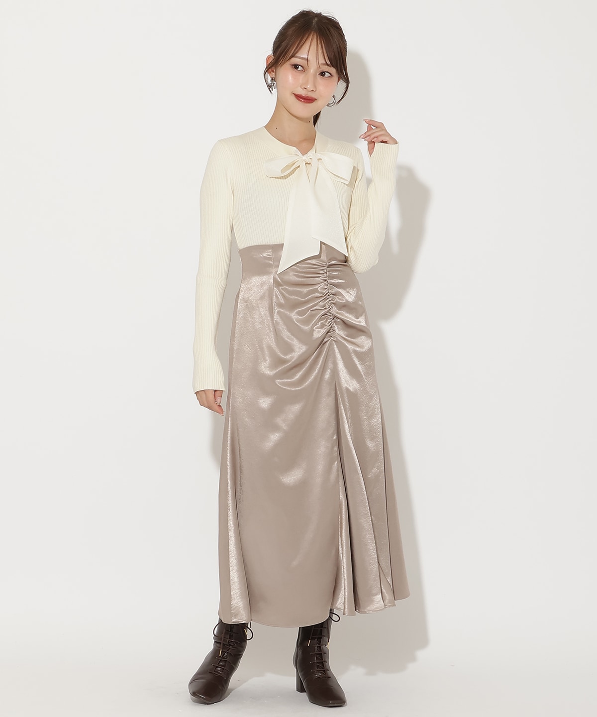 ワンサイドシャーリングサテンスカート