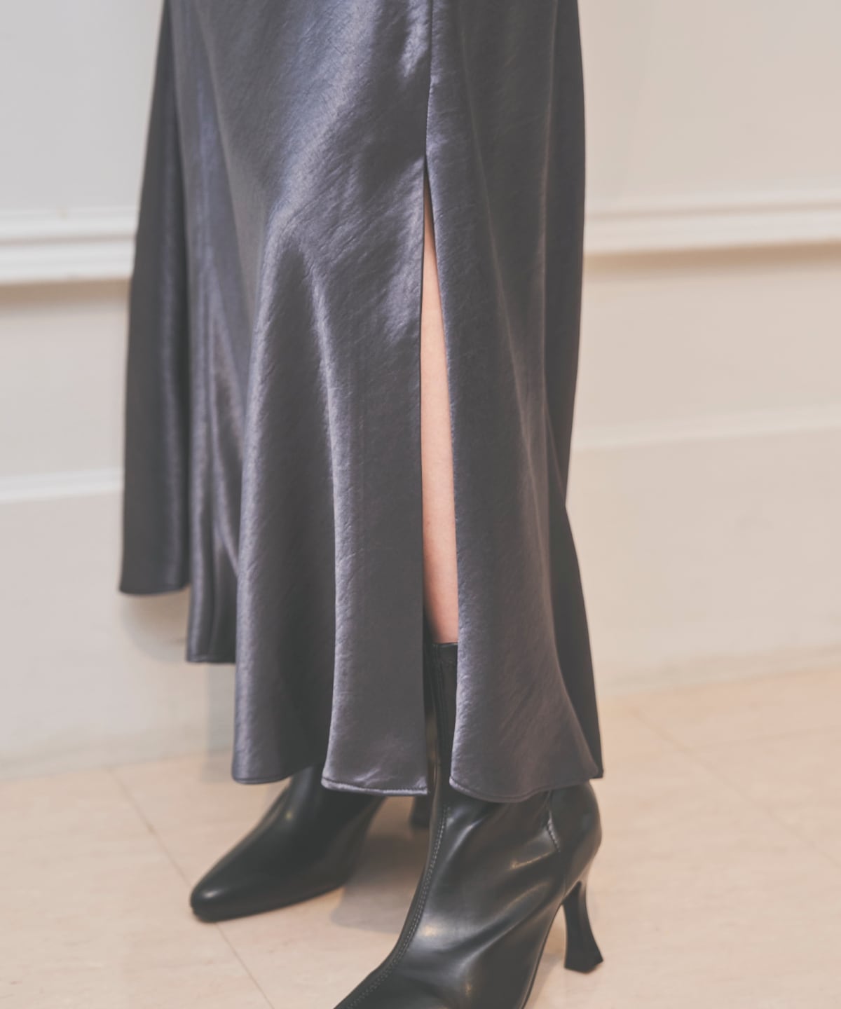 サテンバイアススカート