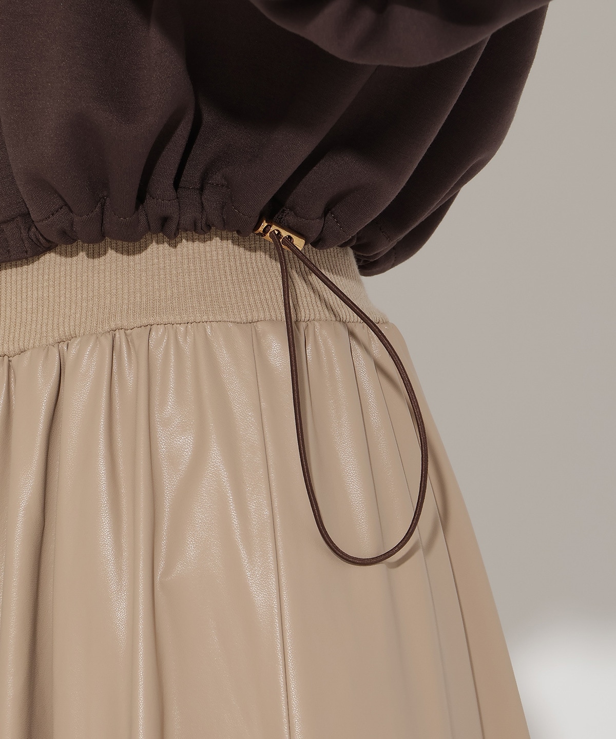 ダンボールポンチパーカー