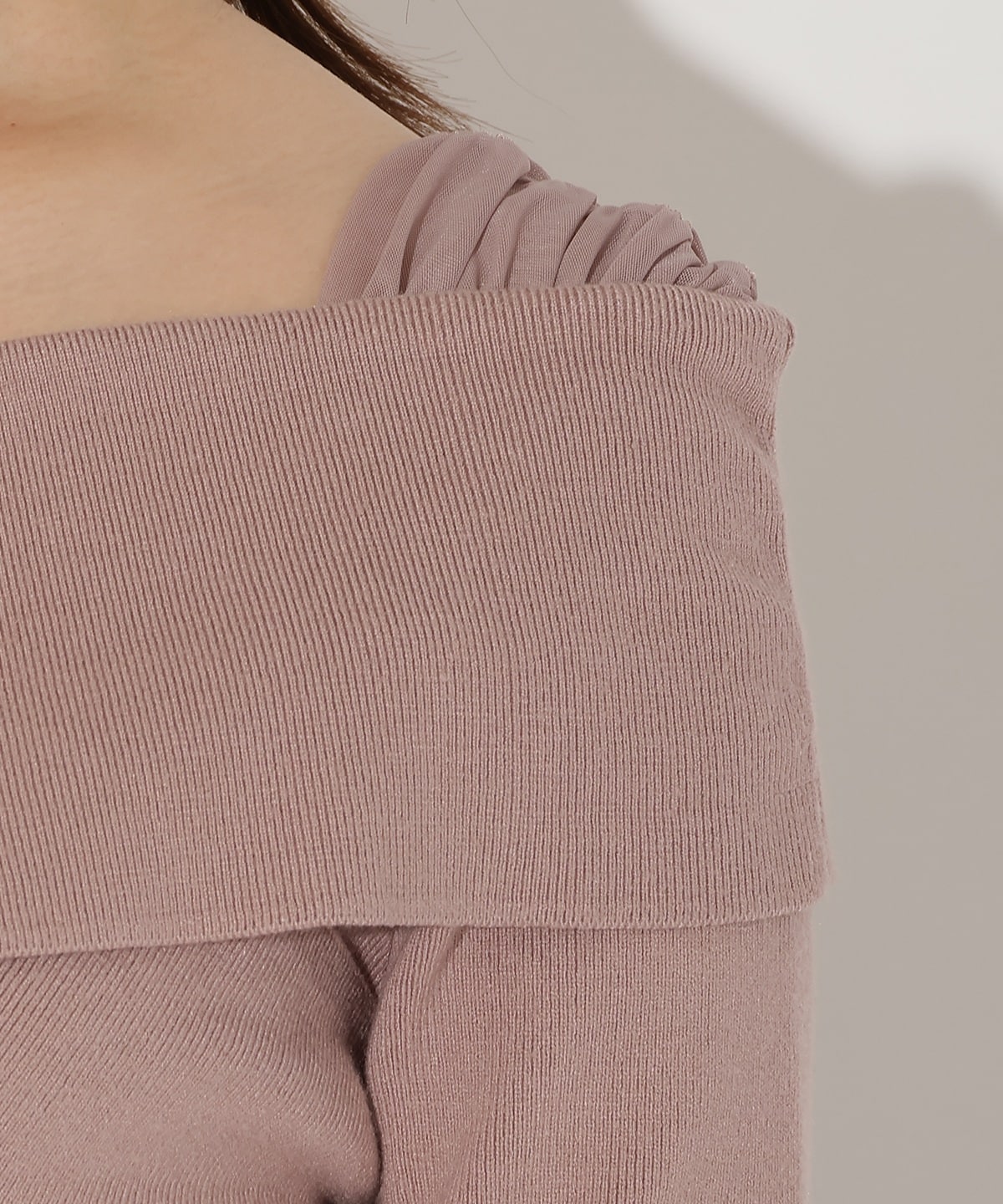 クロスネックプルオーバー