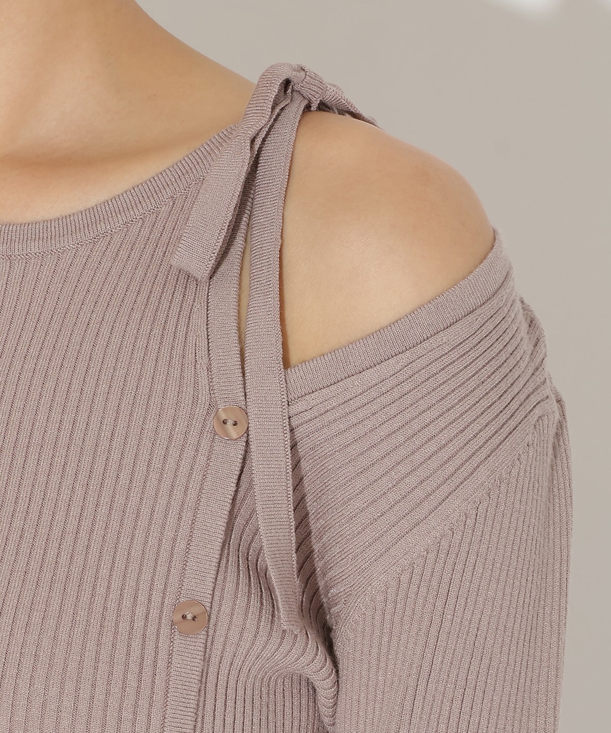 【先行予約受付中】アシメリボンスリットプルオーバー