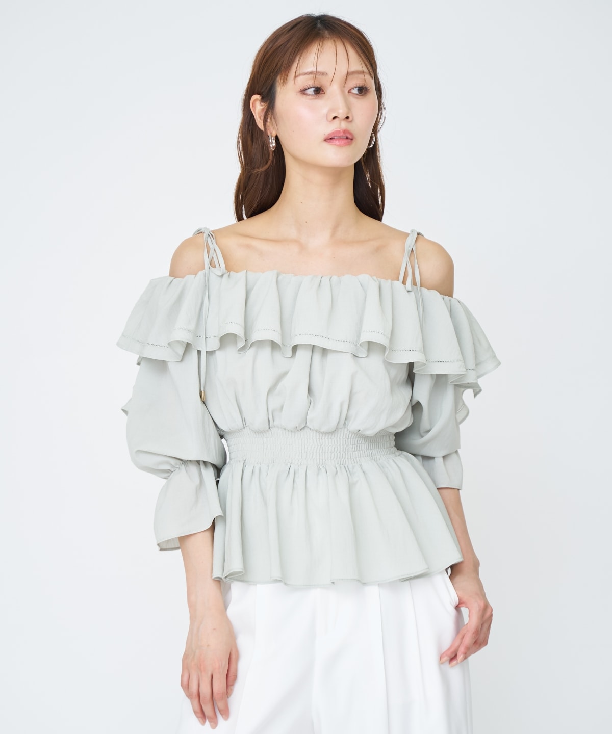 【先行予約受付中】オフショルフリルブラウス