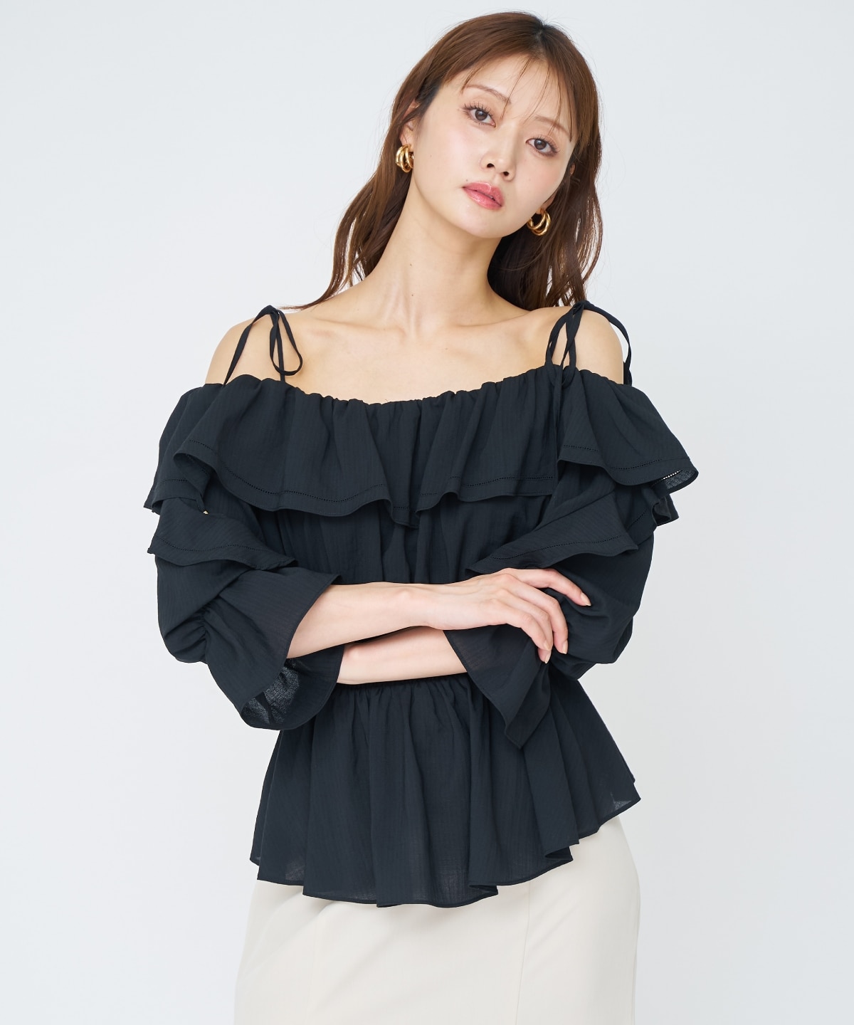 【先行予約受付中】オフショルフリルブラウス