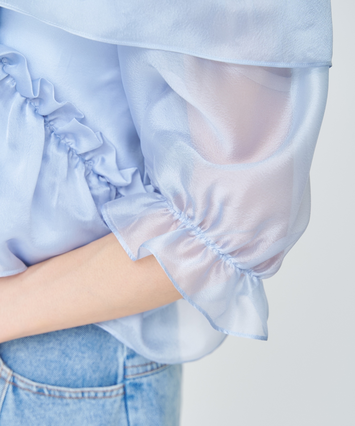 【先行予約受付中】フリルクロスシアーブラウス