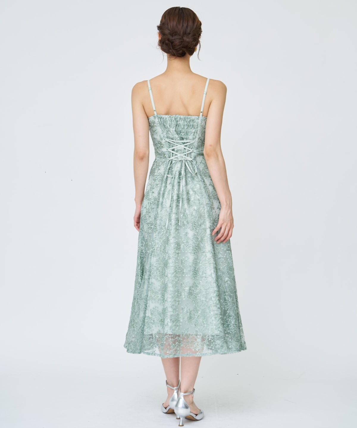 チュールレイヤードスパンコールドレス