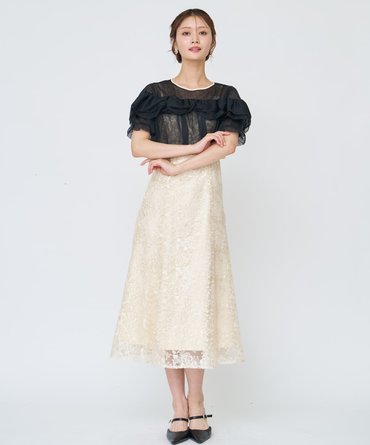 チュールレイヤードスパンコールドレス