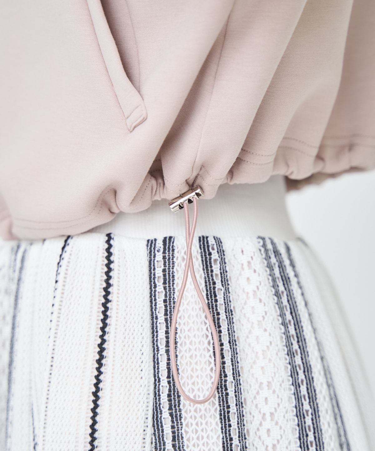 【先行予約受付中】ロゴ刺繍ZIPパーカー