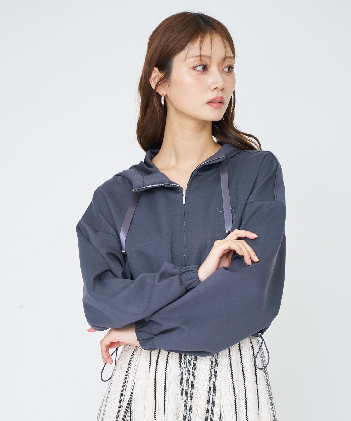 【先行予約受付中】ロゴ刺繍ZIPパーカー