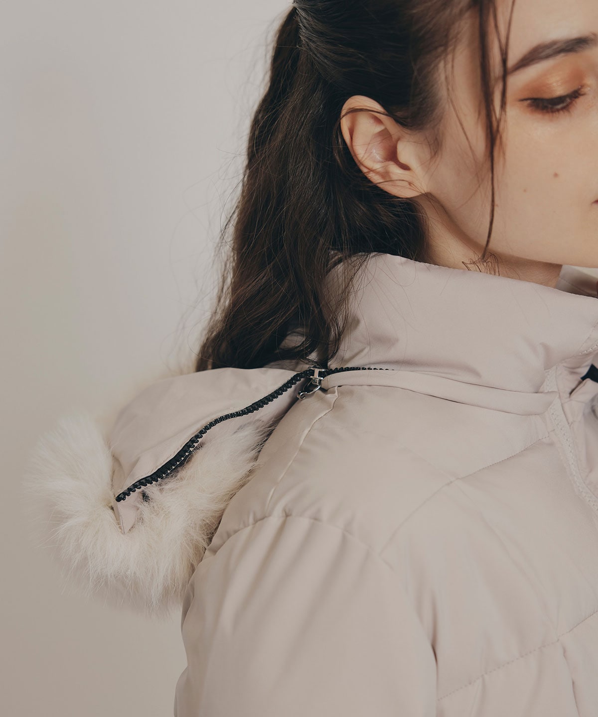 ベルトデザインキルティングファイバーダウンジャケット