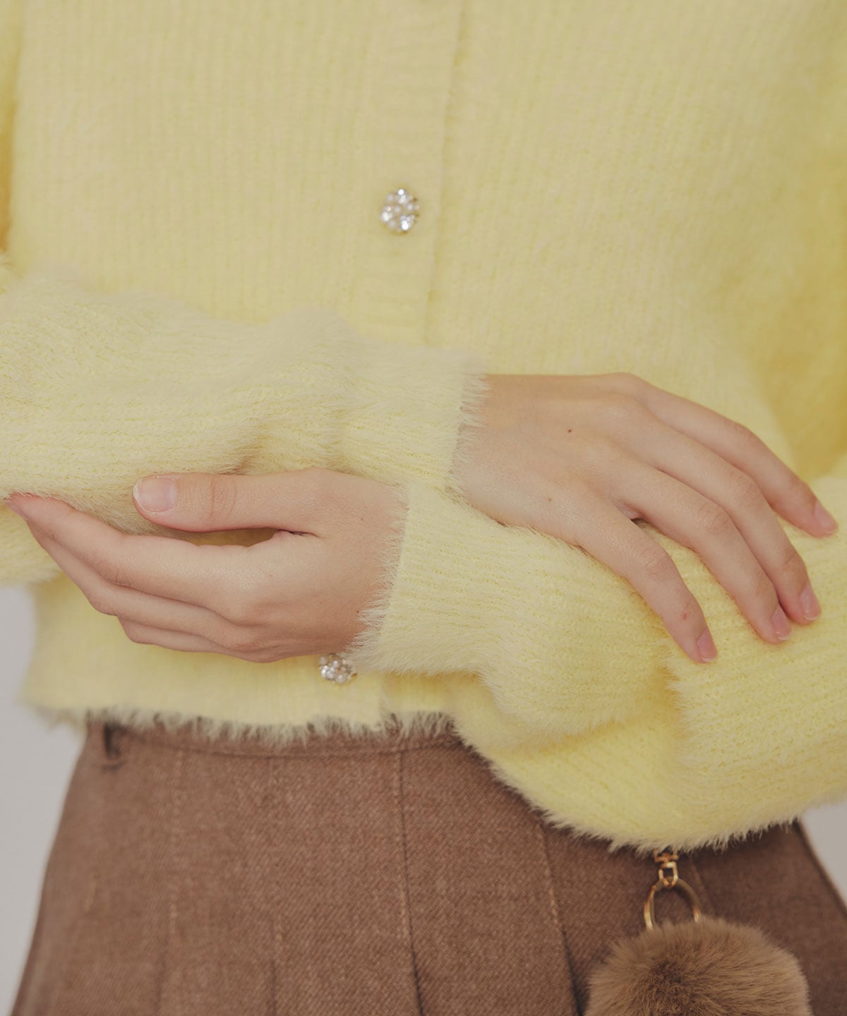 フェザーヤーンビジューボタンカーディガン