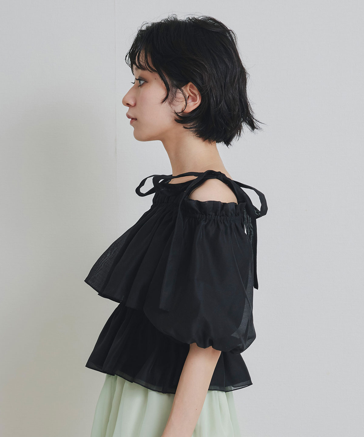 ショルダーリボンフリルオフショルブラウス