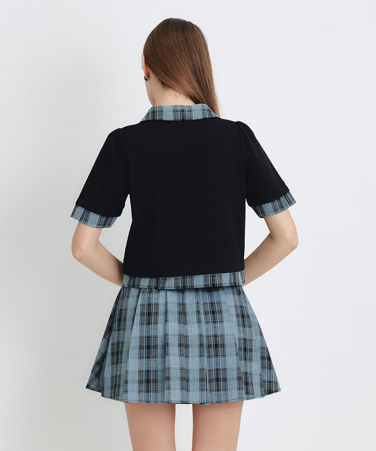 ロゴブローチブラウス×チェックプリーツミニスカートセットアップ