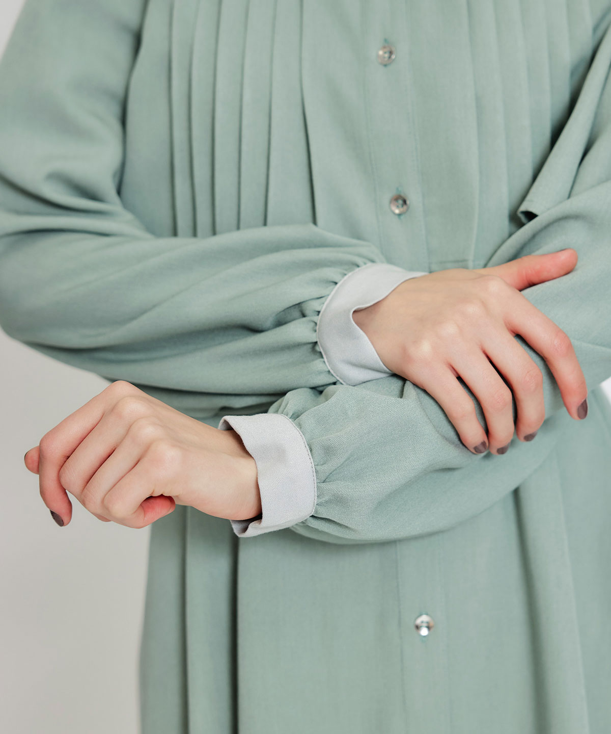 フロントプリーツリボンタイフレアロングワンピース