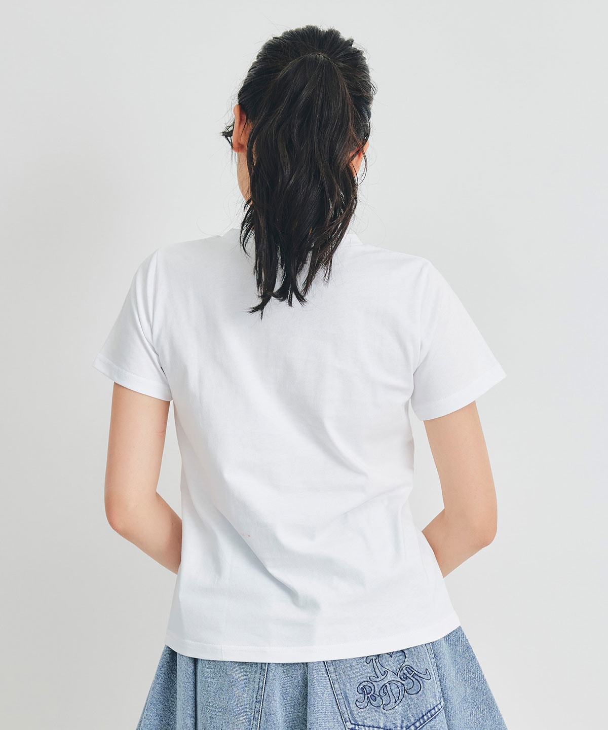 エンブレムロゴTシャツ