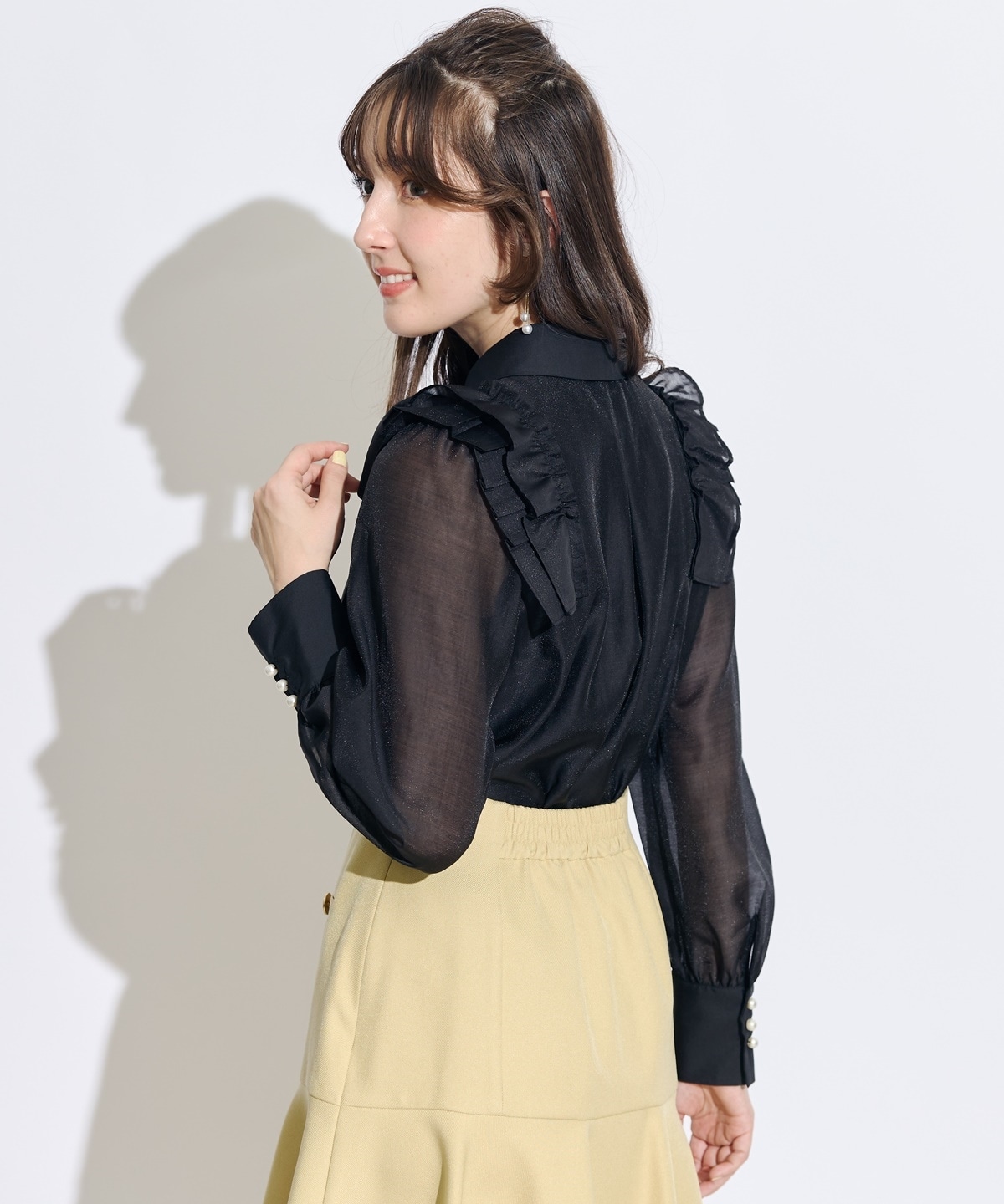 クレリックショルダータックフリルブラウス
