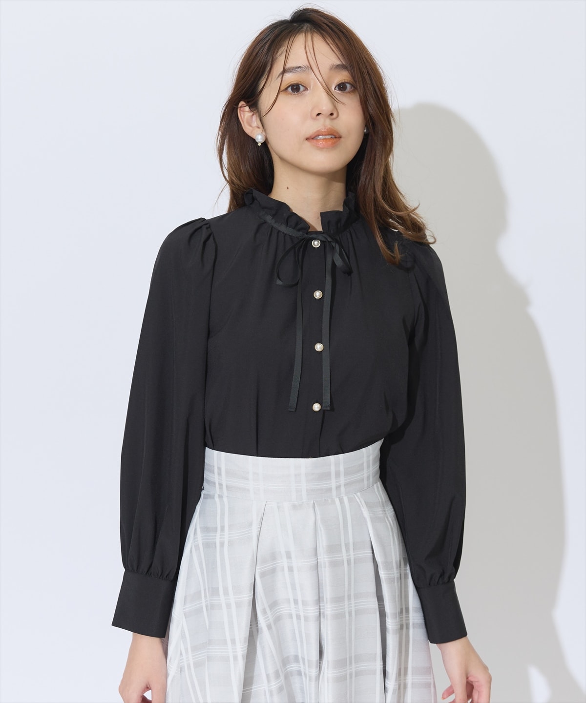 フリルハイネックナローリボンブラウス