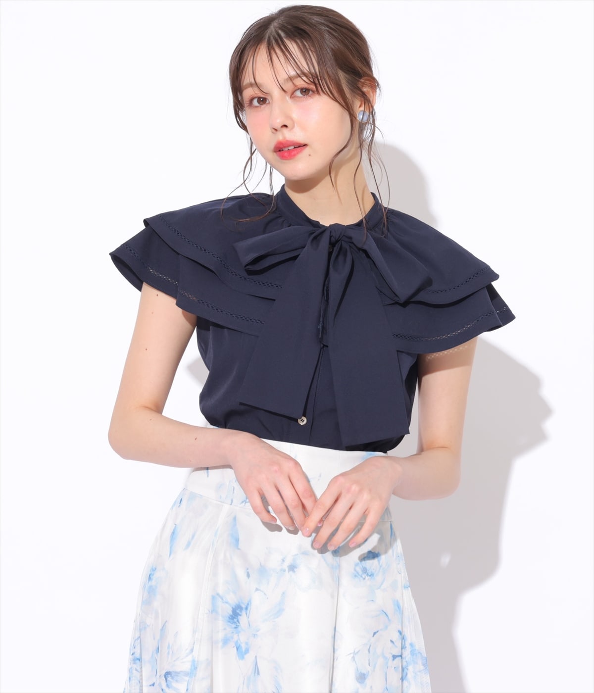 ラッフルカラーボウタイブラウス