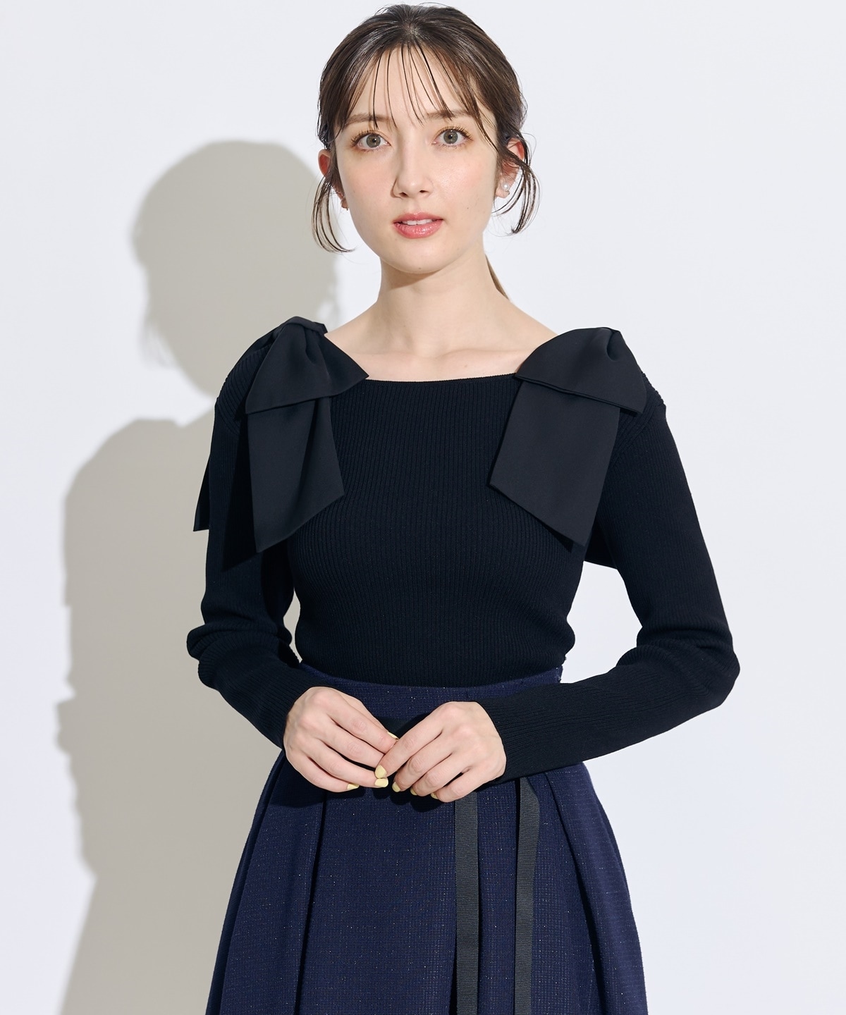 異素材ショルダーリボンスクエアネックニットプルオーバー