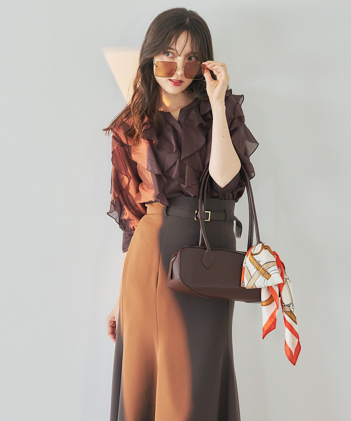 キーネックラッフルフリルブラウス