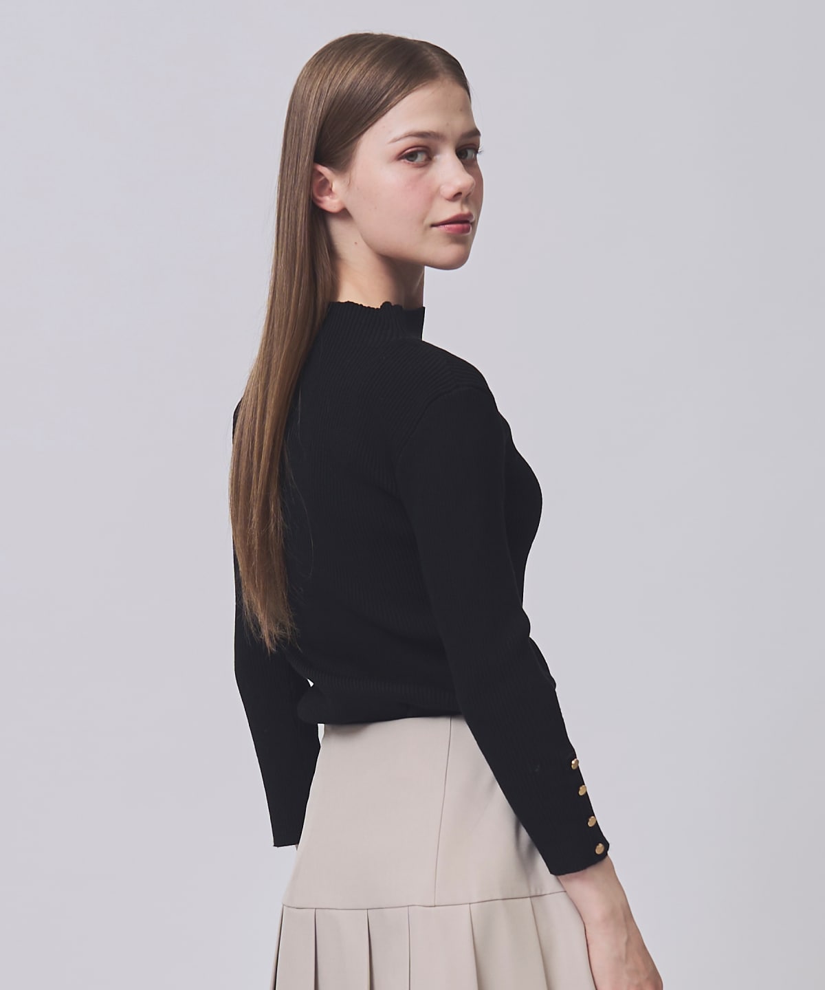 【1/30(Fri)発売開始】金ボタン付きモックネックリブニット