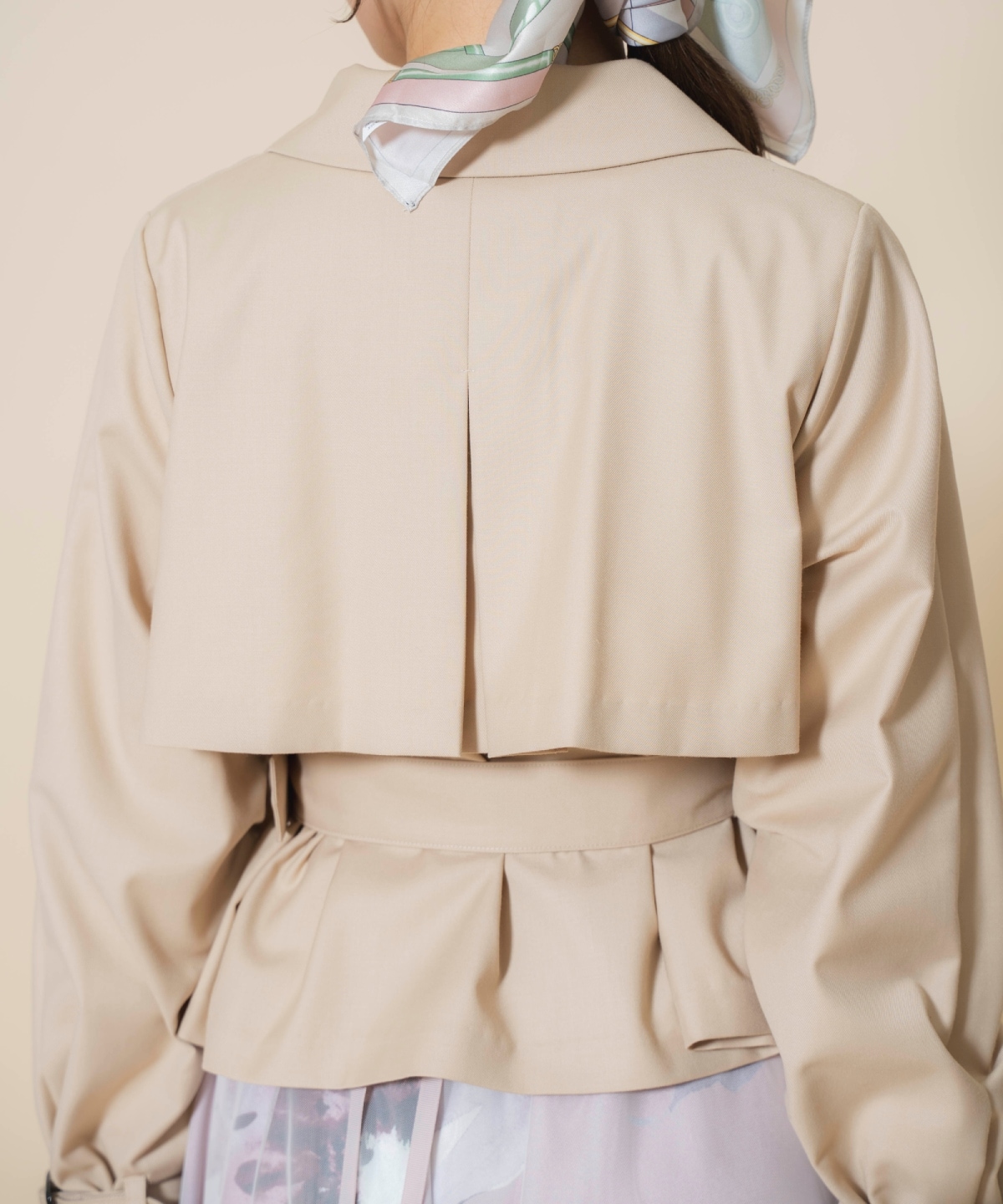 ギャザー袖ショートトレンチ