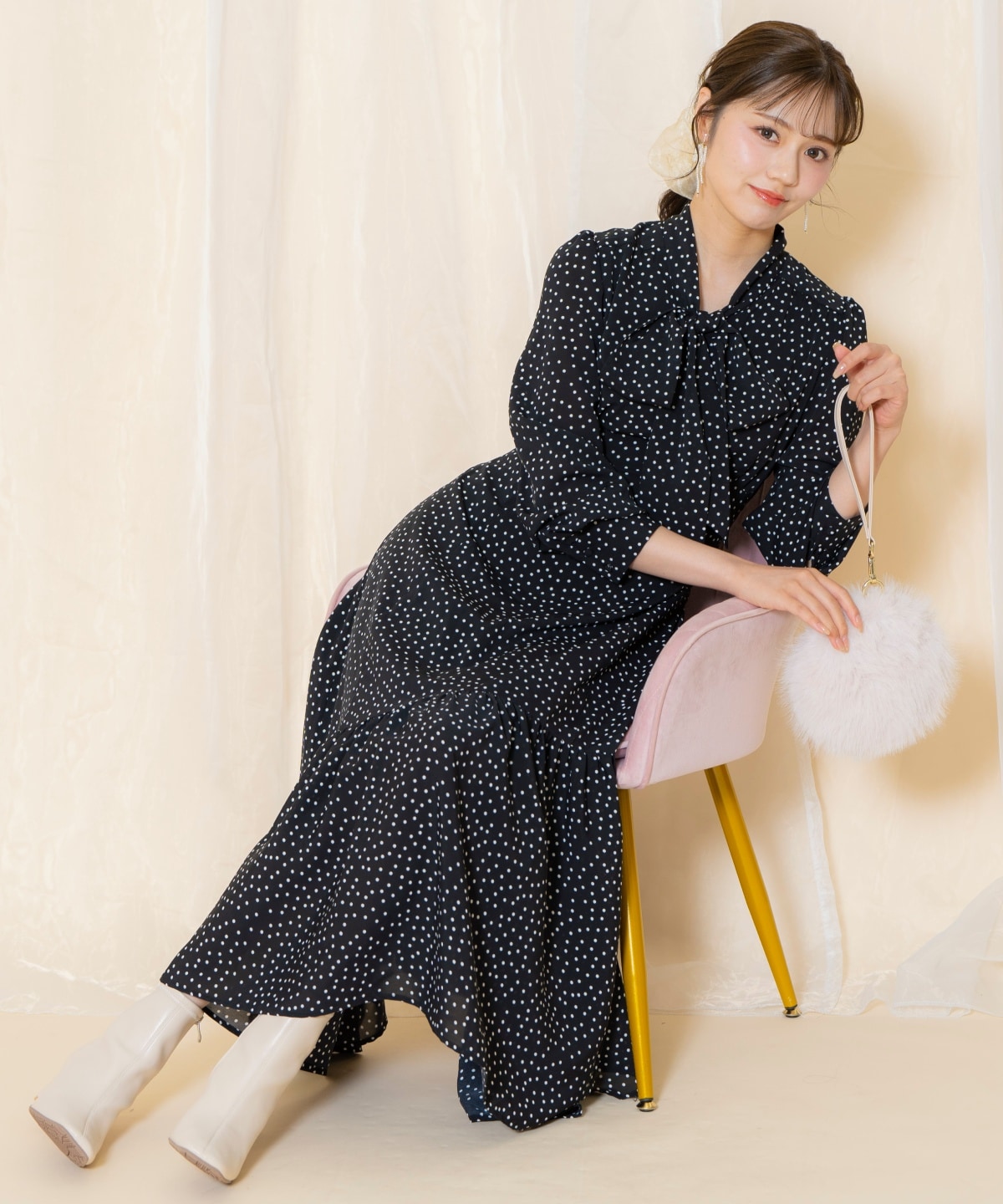 ドット柄ギャザーヘムボウタイワンピース