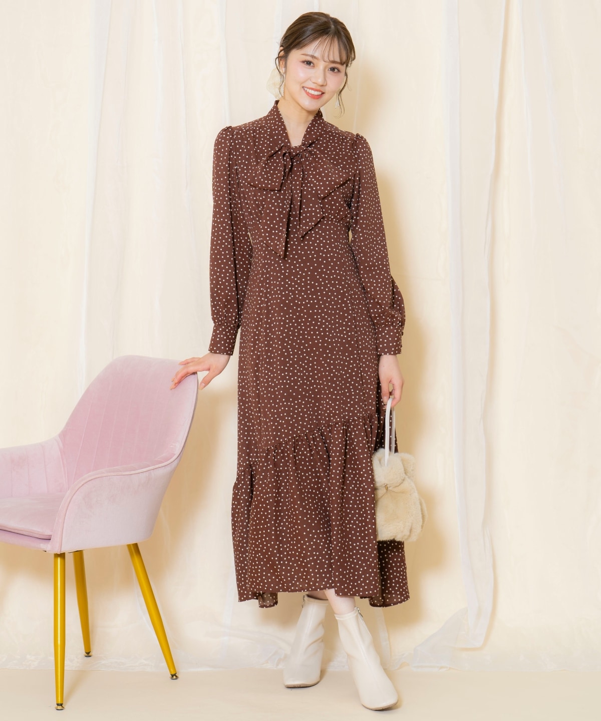 ドット柄ギャザーヘムボウタイワンピース