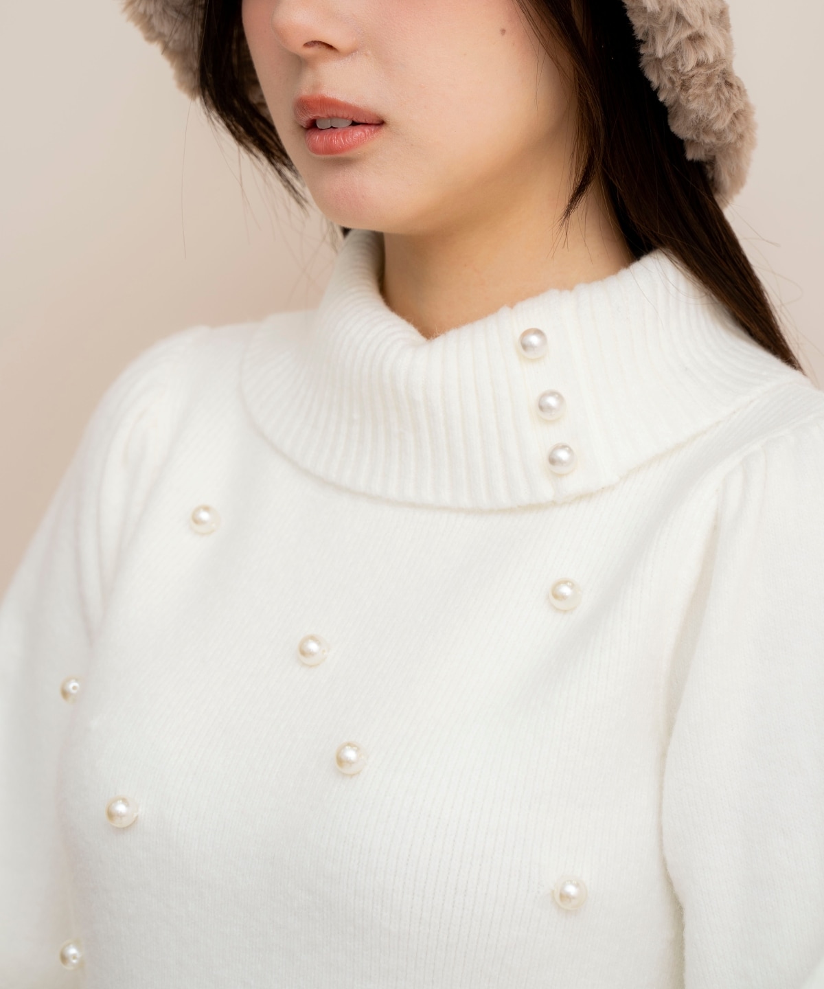 パール付きタートルネックニットワンピース