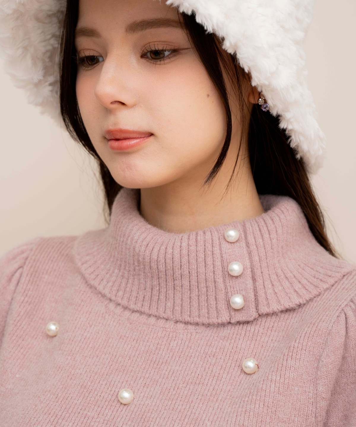 パール付きタートルネックニットワンピース