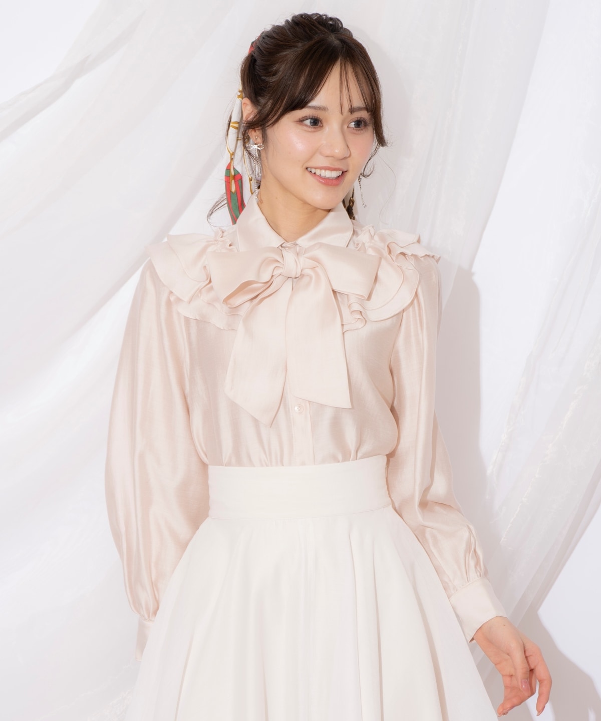 ギャザーフリルボウタイブラウス