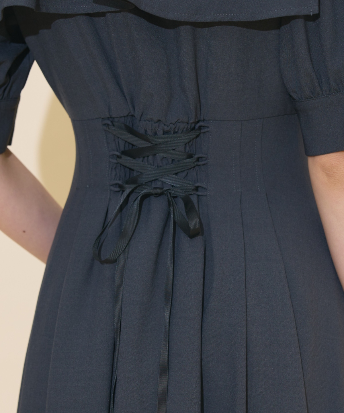 スクエアラッフルシャツワンピース