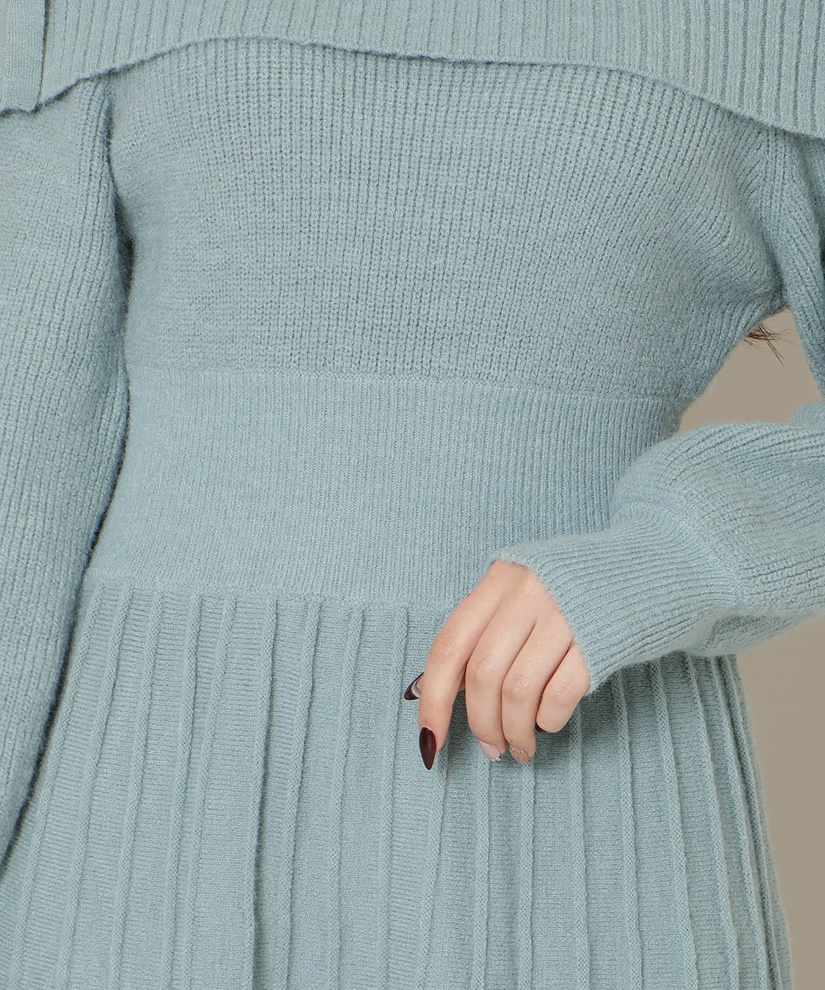 【12/18(thu) 12時予約スタート】オープンショルダープリーツニットOP