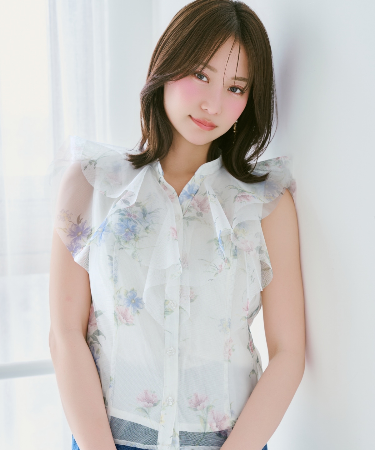 フラワーメッシュラッフルブラウス