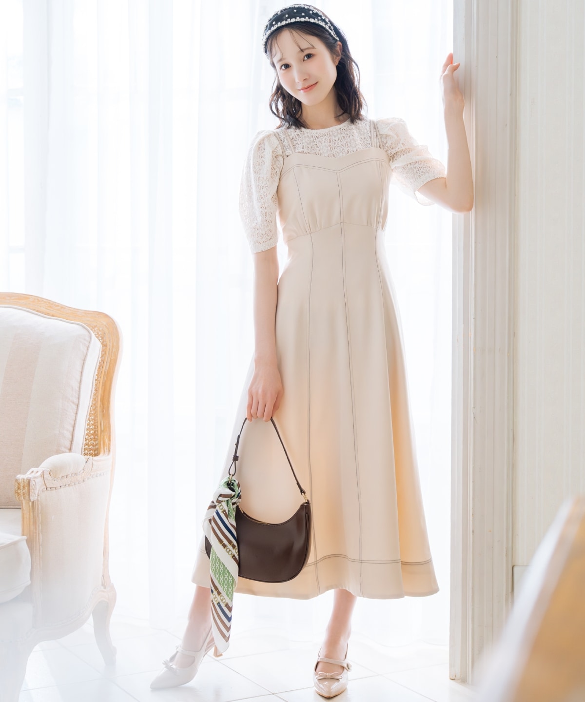 レースクルーネックトップス