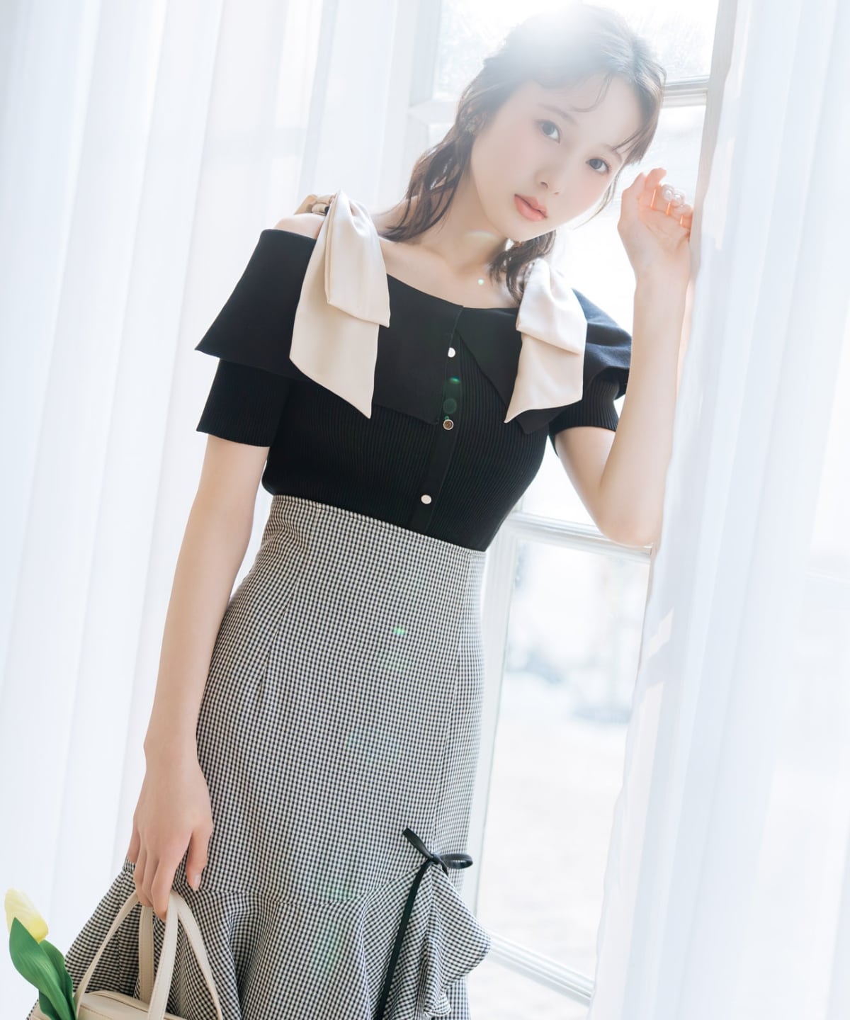 リボンオフショルハーフスリーブニット