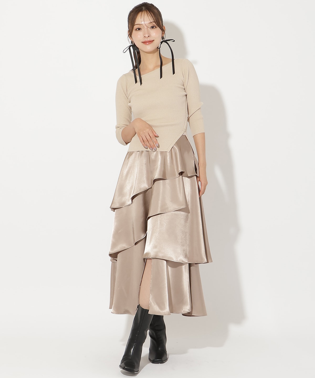 サテンアシメフリルティアードスカート