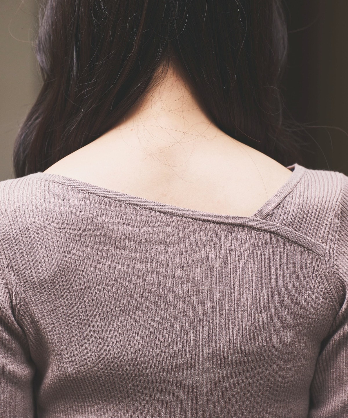 アシメＶネック長袖プルオーバー