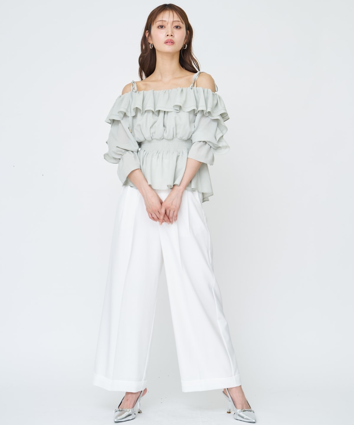 【先行予約受付中】オフショルフリルブラウス