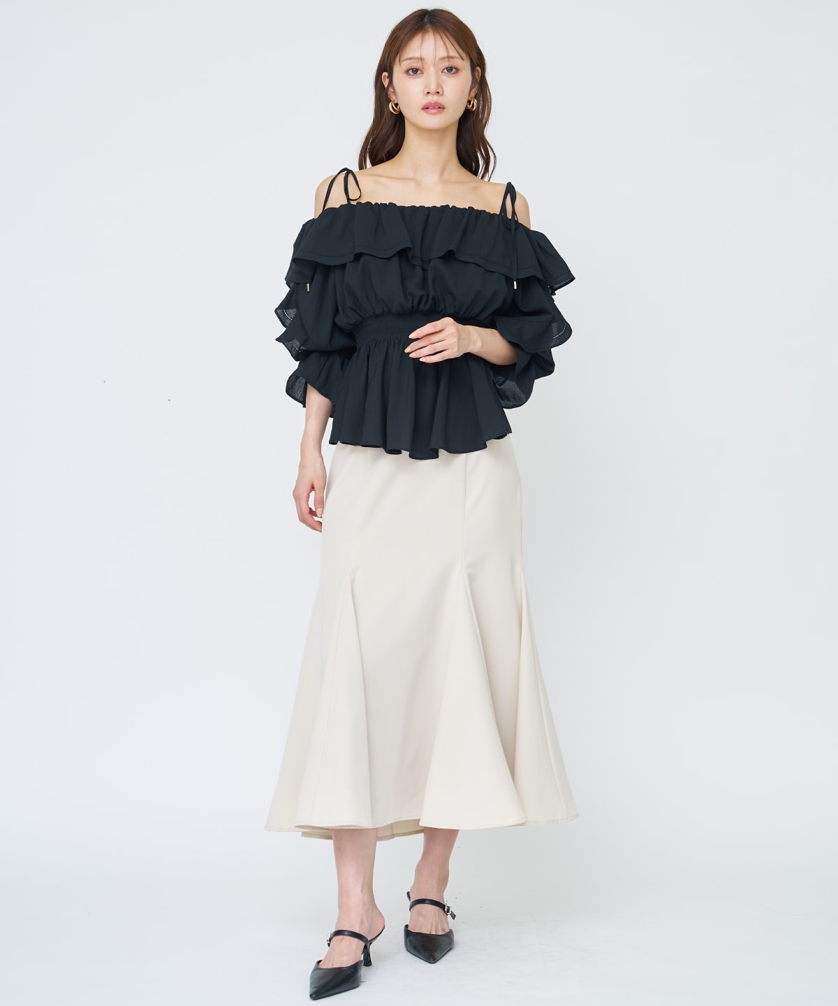 【先行予約受付中】オフショルフリルブラウス