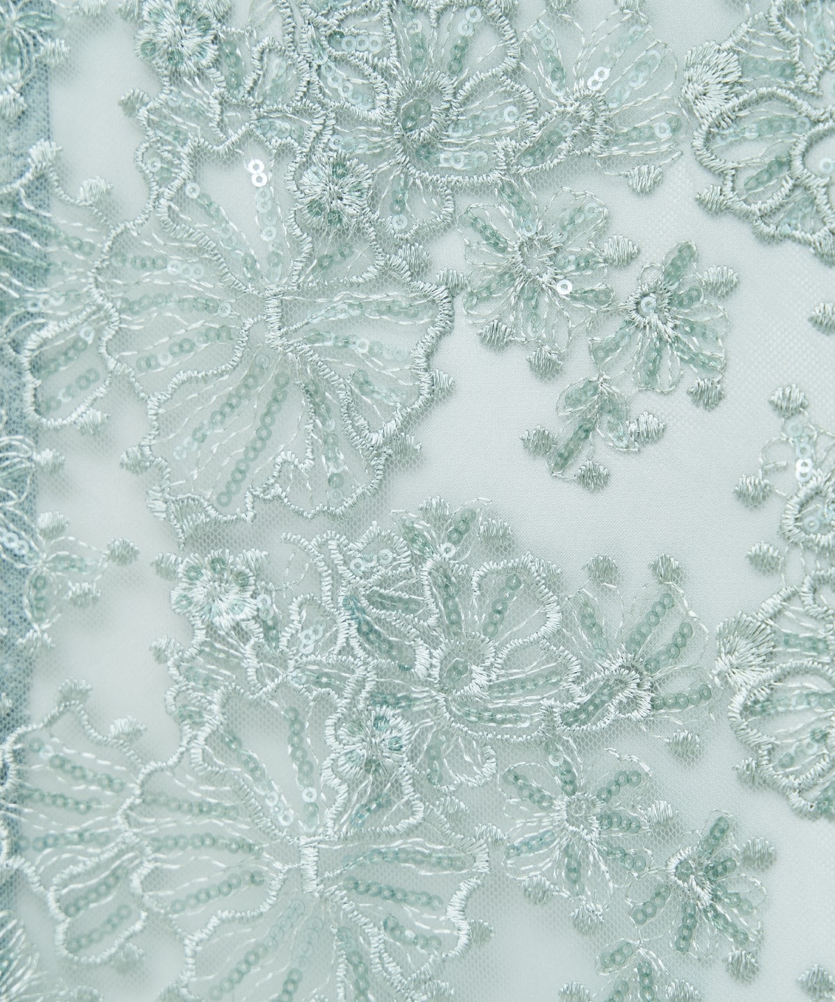 チュールレイヤードスパンコールドレス