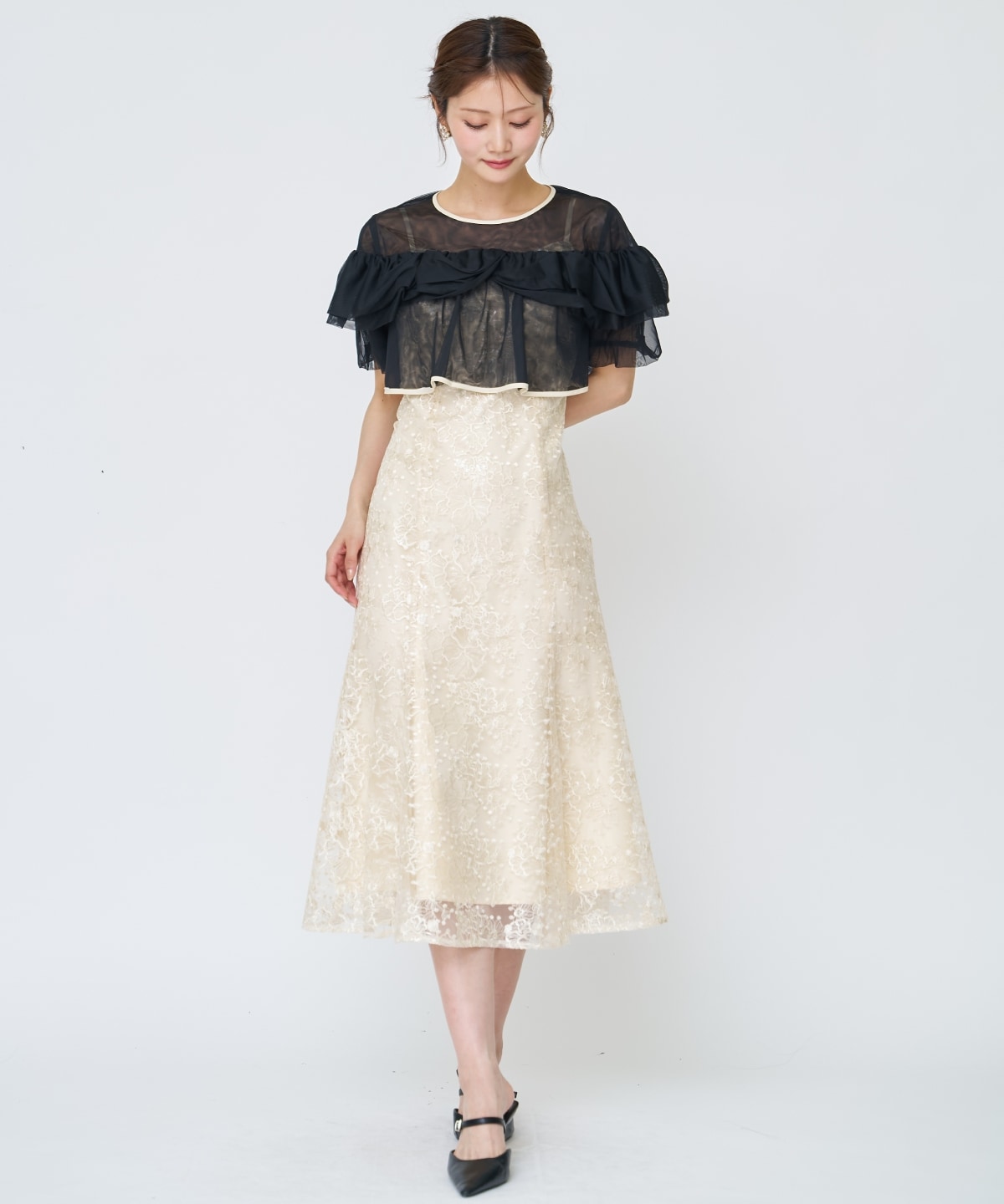 チュールレイヤードスパンコールドレス