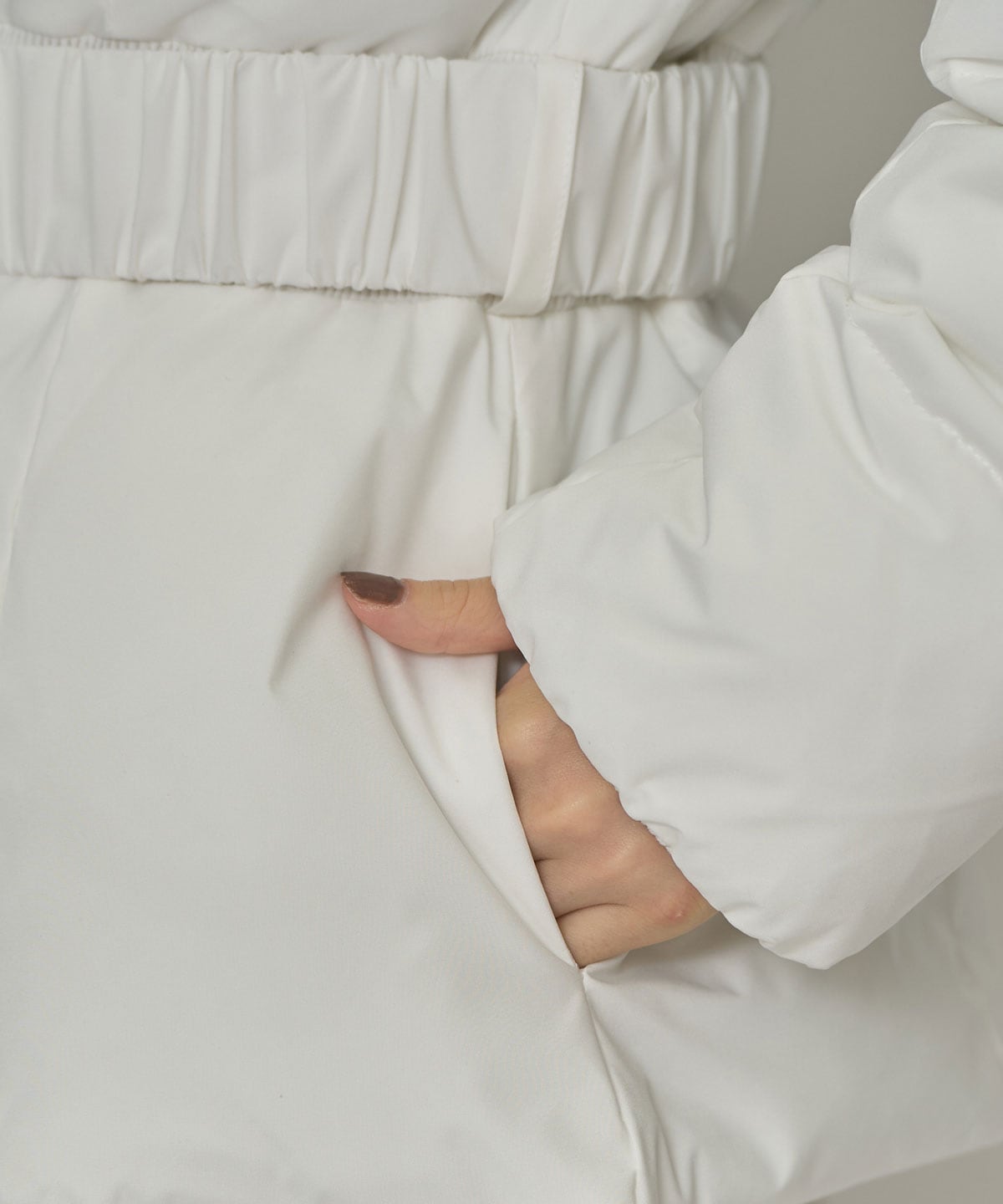 ベルトデザインキルティングファイバーダウンジャケット