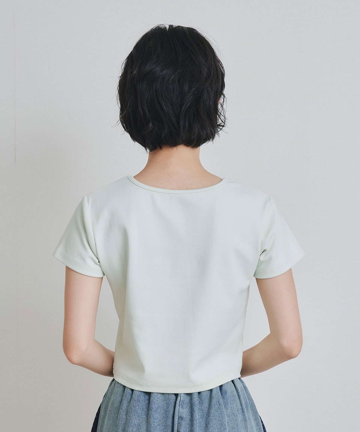カリグラフィーロゴエンブロイダリークロップドTシャツ