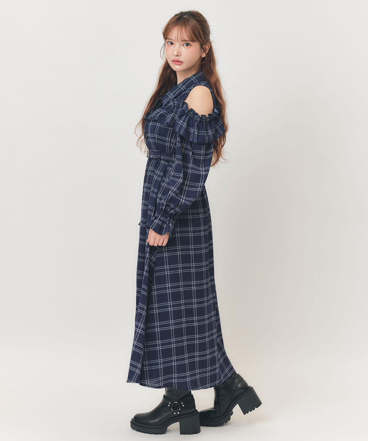 【=LOVE 大場花菜さん着用】フリルチェックオープンショルダーリボンタイロングフリルワンピース